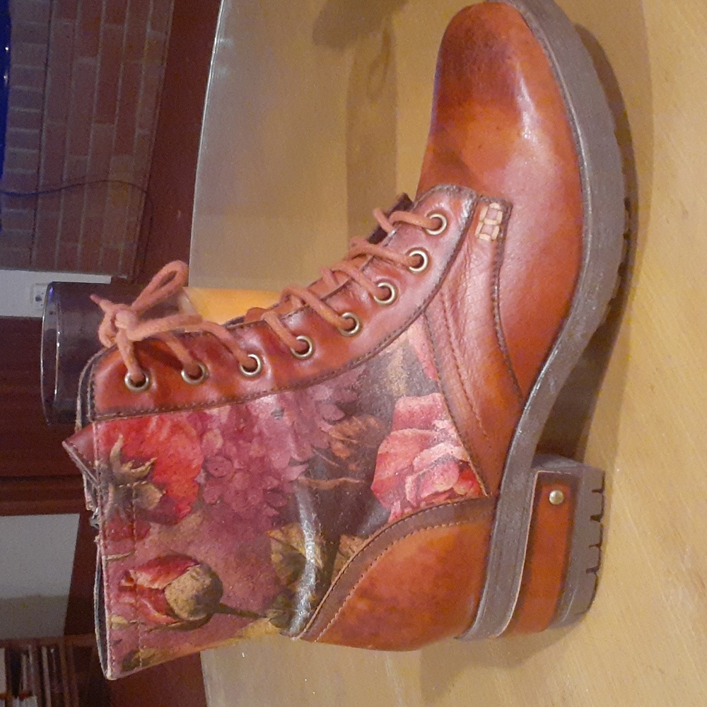 Marty Boot in Camel and Floral from April Cornell size 40